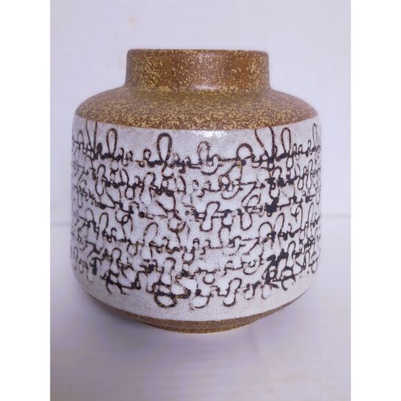 Signature Design by Ashley Ceramic Farmhouse Rustic Meghan Vase Home Decor - Picture 1 of 7